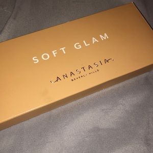 Anastasia soft glam eyeshadow palette